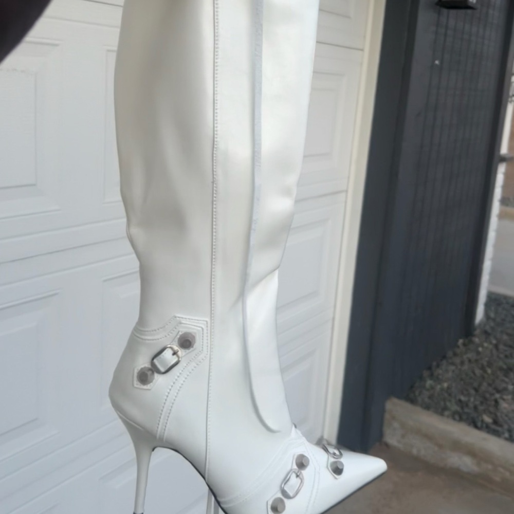 Elegant White Knee-High Women's Boots